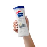 لوسیون و روغن بدن وازلین ۴۰۰ میلی‌لیتر - Image 2