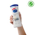 لوسیون و روغن بدن وازلین ۴۰۰ میلیلیتر - Image 2